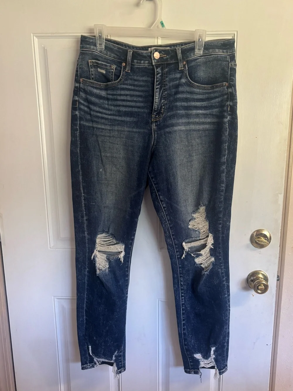 30 x 28 BKE Ellie High Rise Distressed/Ripped dark wash Mom Jean.  In EUC!